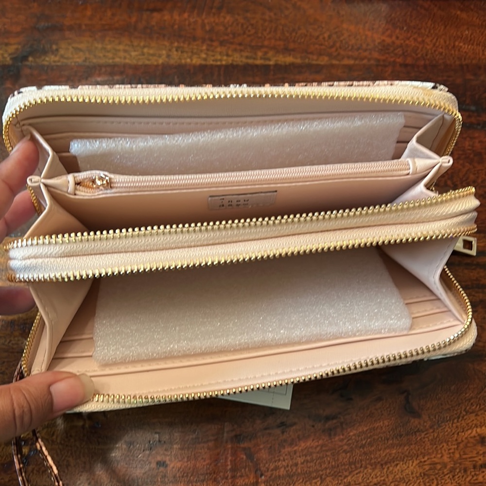 NWT! A new day reptile print embossed wristlet wallet clutch - Picture 4 of 4
